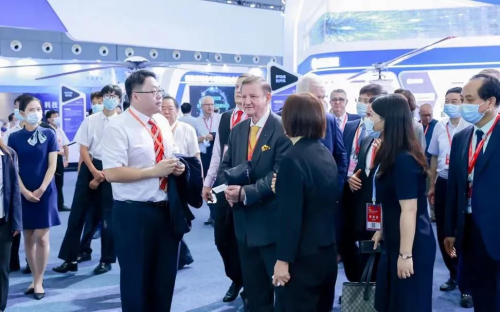 2021湖南通用航空产业博览会开幕，省委书记许达哲参观翔龙飞机展区