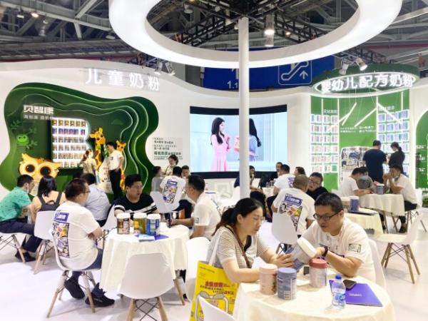 C位首发！花冠贝智康全线新品高调亮相CBME