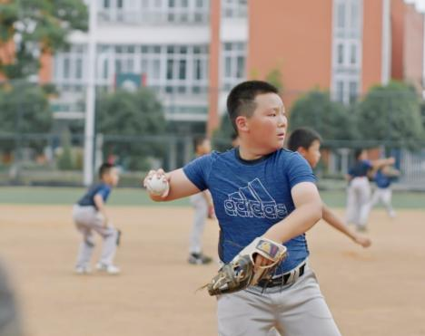 阿迪达斯特邀3位运动小达人分享成长路上的”升级“故事，助力新学期成长第一步