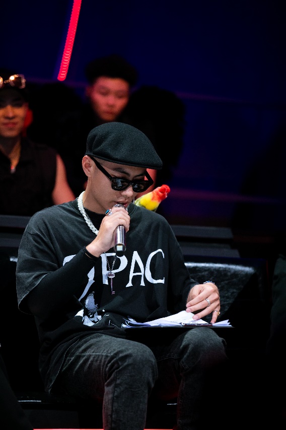 《说唱听我的2》胡彦斌组韵脚引弹壳刘聪争论 龚琳娜回应搞笑曲风