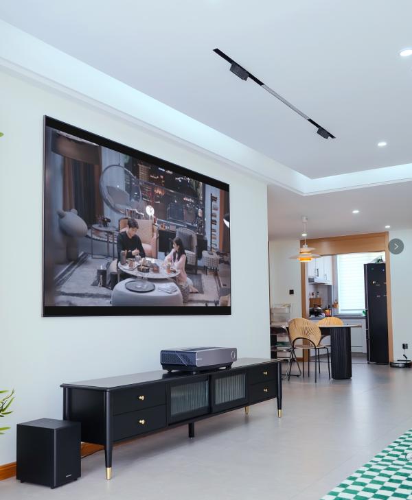 打造“高级感”完美客厅，海信激光电视100L5G硬核升级