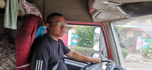 团油：跟车80后货运司机，每一脚油门都是小家庭的大幸福