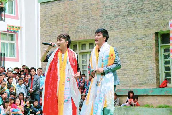 抖音妞妞合唱团：在大凉山尽头，一群留守女孩选择歌唱