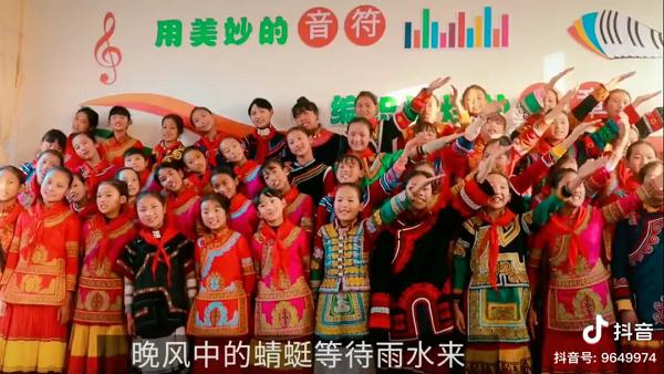 抖音妞妞合唱团：在大凉山尽头，一群留守女孩选择歌唱
