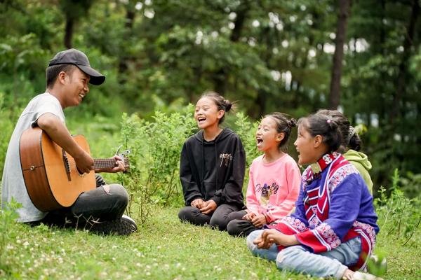 抖音妞妞合唱团：在大凉山尽头，一群留守女孩选择歌唱