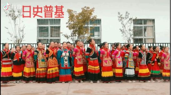 抖音妞妞合唱团：在大凉山尽头，一群留守女孩选择歌唱