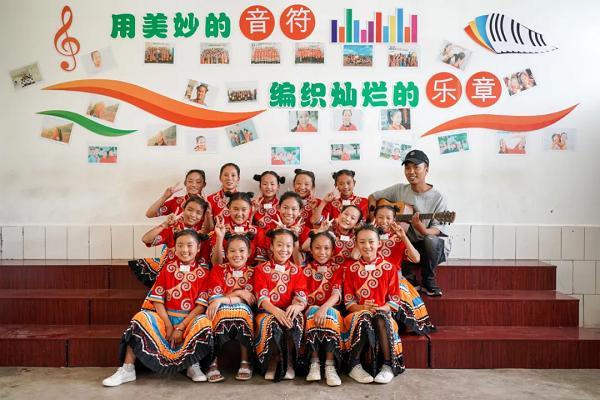 抖音妞妞合唱团：在大凉山尽头，一群留守女孩选择歌唱