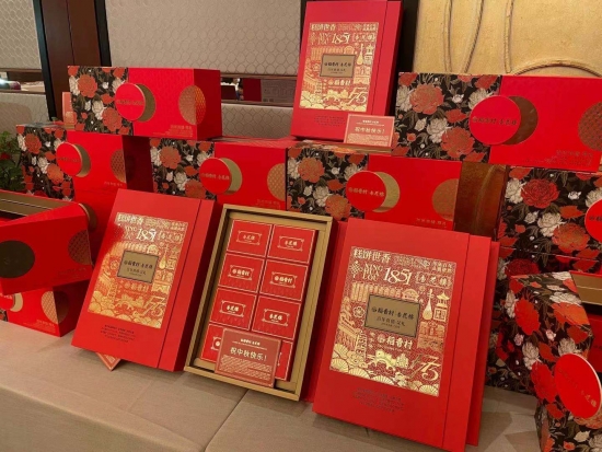 杏花楼再度“脑洞大开”，左手携“竞品”右手联“巨头”