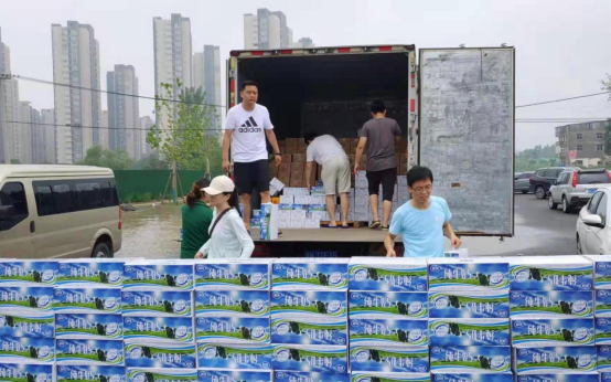 新希望乳业捐助一万箱牛奶，助力河南抗洪救灾