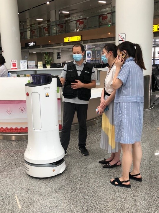 疫情反弹，普渡机器人驰援重庆江北机场