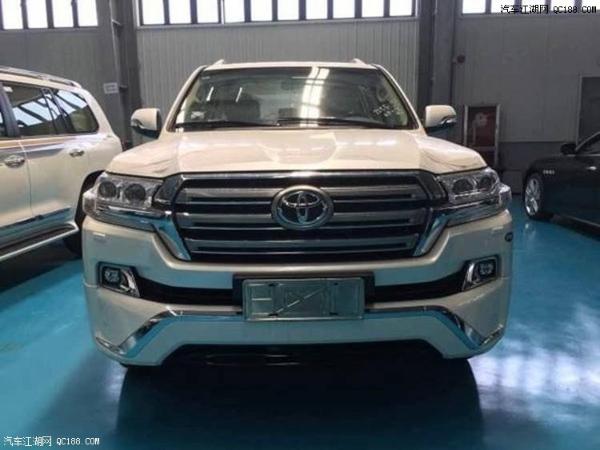 18款丰田酷路泽4000现车组合尾灯试驾