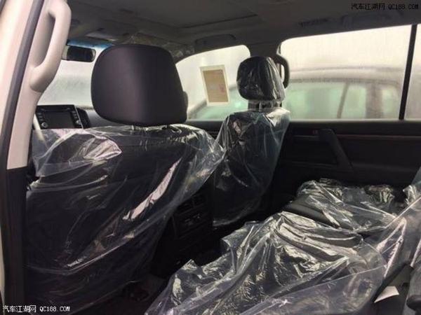 18款丰田酷路泽4000现车组合尾灯试驾