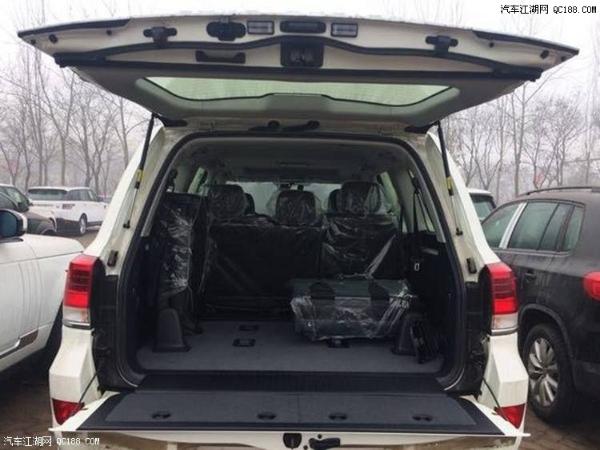 18款丰田酷路泽4000现车组合尾灯试驾