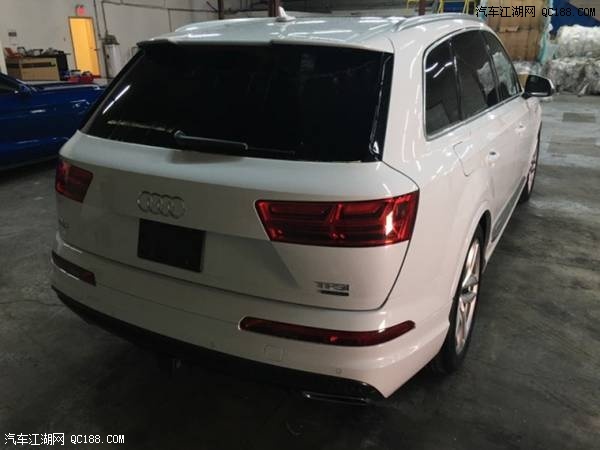 18款奥迪Q7 3.0T黑外棕内八速加规版评测