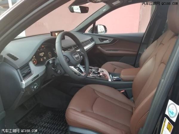 2018款奥迪Q7黑咖七座科技型加规版评测