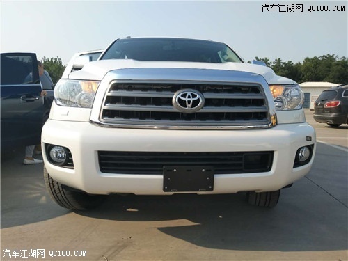 丰田红杉5.7L大空间大排量越野现车实测