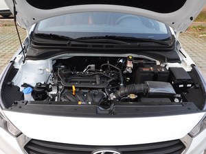 现代悦纳店内现车热销 购车送大礼包