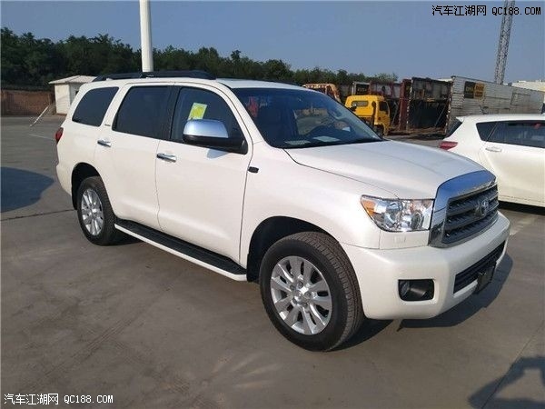 丰田红杉5.7L大空间大排量越野现车实测