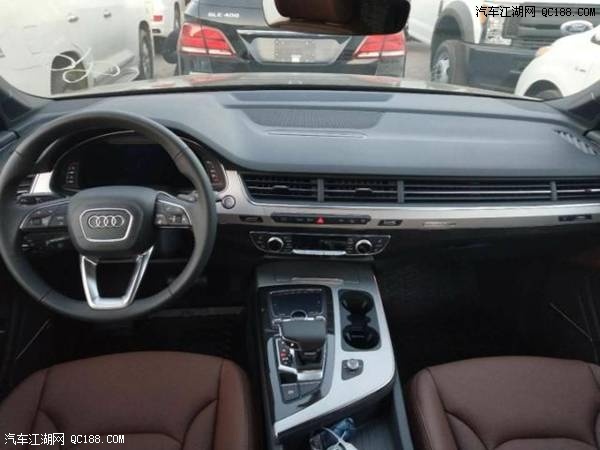 2018款奥迪Q7黑咖七座科技型加规版评测