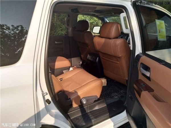 大空间大排量 丰田红杉5.7L越野现车图解