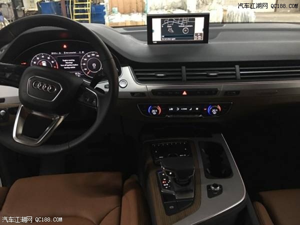 18款奥迪Q7 3.0T黑外棕内八速加规版评测