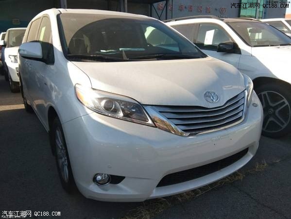 17款丰田塞纳Limited7座顶配四驱配置实测