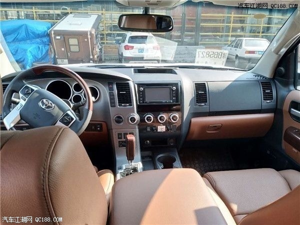 大空间大排量 丰田红杉5.7L越野现车图解