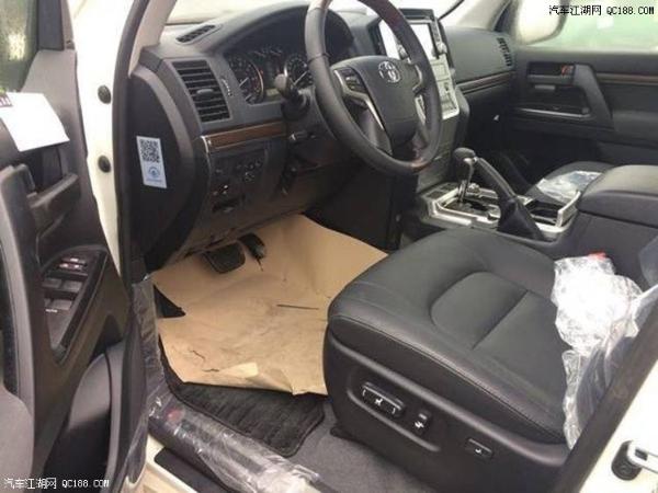 18款丰田酷路泽4000现车组合尾灯试驾