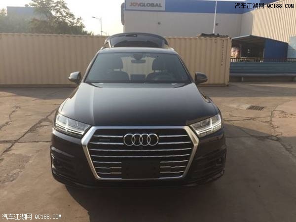 18款奥迪Q7 3.0T黑外棕内八速加规版评测