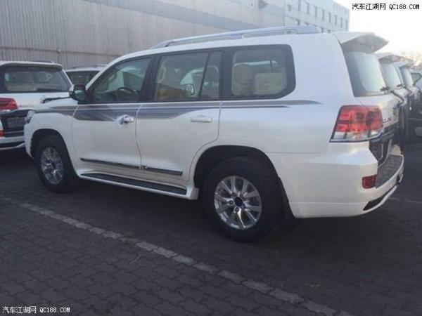 18款丰田酷路泽4000现车组合尾灯试驾