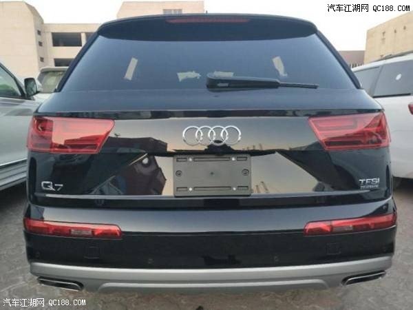 2018款奥迪Q7黑咖七座科技型加规版评测