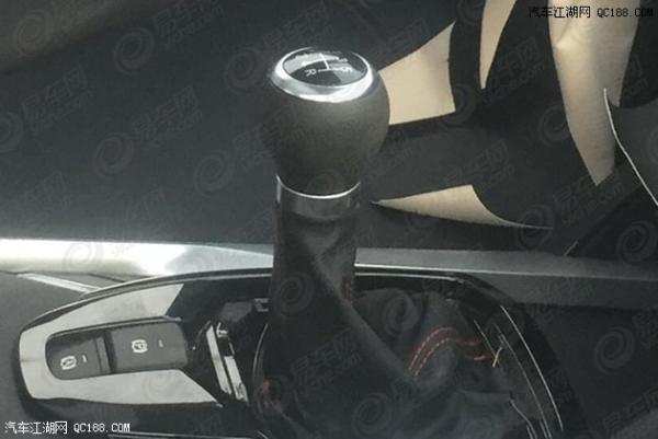 原创华晨中华V7 2.0L手动挡车型路试谍照