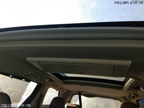 17款丰田塞纳Limited7座顶配四驱配置实测