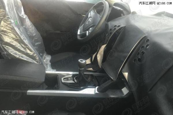 原创华晨中华V7 2.0L手动挡车型路试谍照
