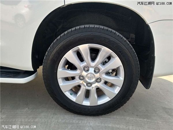 丰田红杉5.7L大空间大排量越野现车实测