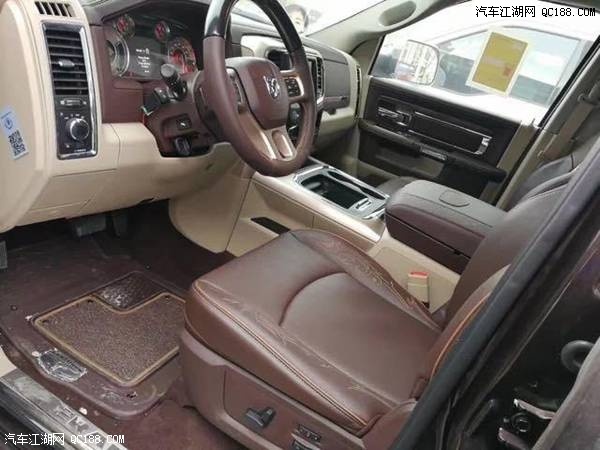 17款道奇公羊长角号全尺寸皮卡到店实拍