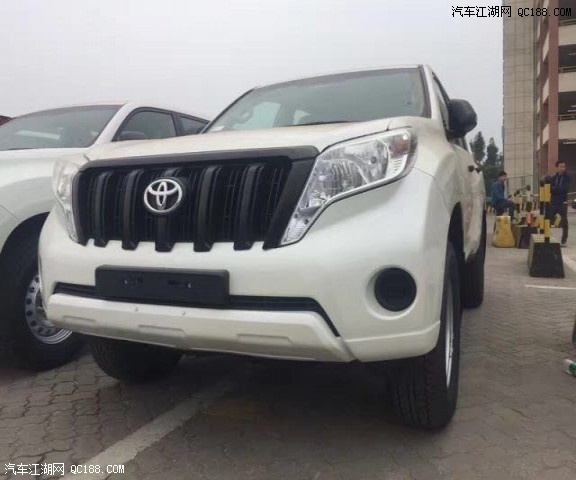 进口车17款丰田霸道2700中东版到店实拍