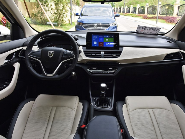 原创宝骏360 6座版实拍 比轿车更实用的MPV