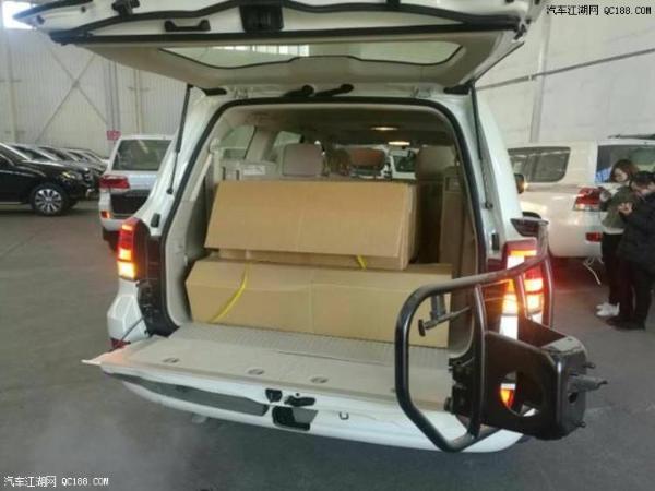 2018款中东版丰田酷路泽4000双油箱评测