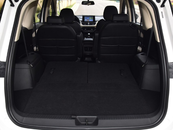 原创宝骏360 6座版实拍 比轿车更实用的MPV