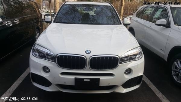 平行进口车18款宝马X5M运动版到店实拍