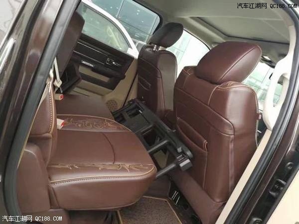 17款道奇公羊长角号全尺寸皮卡到店实拍