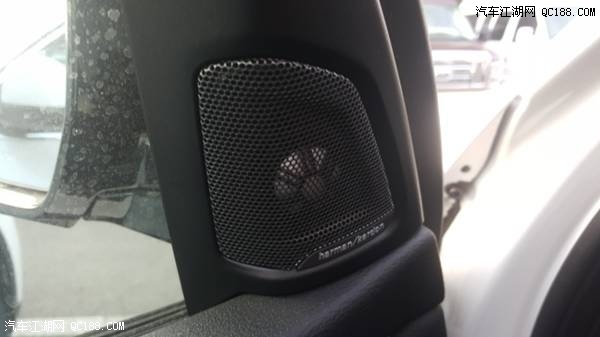 平行进口车18款宝马X5M运动版到店实拍