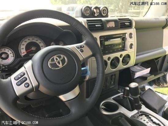 17款丰田FJ酷路泽4.0L五座V6中东版价格