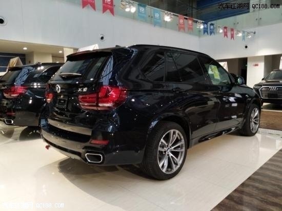 平行进口车18款宝马X5M运动版到店实拍