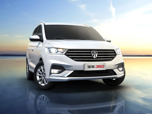 原创宝骏360 6座版实拍 比轿车更实用的MPV