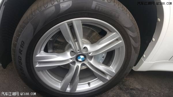 平行进口车18款宝马X5M运动版到店实拍