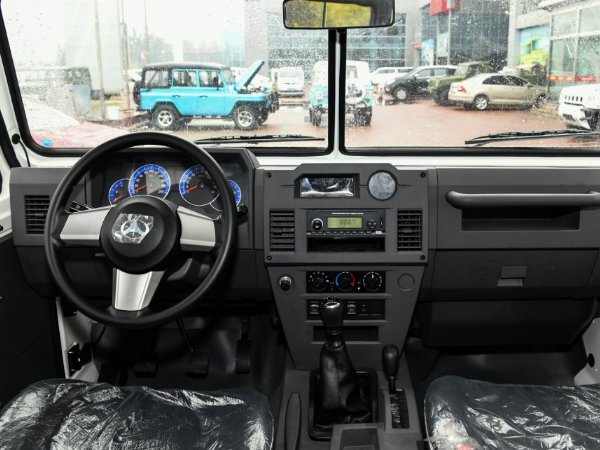 新款北汽勇士实拍 硬汉气质尽显无疑