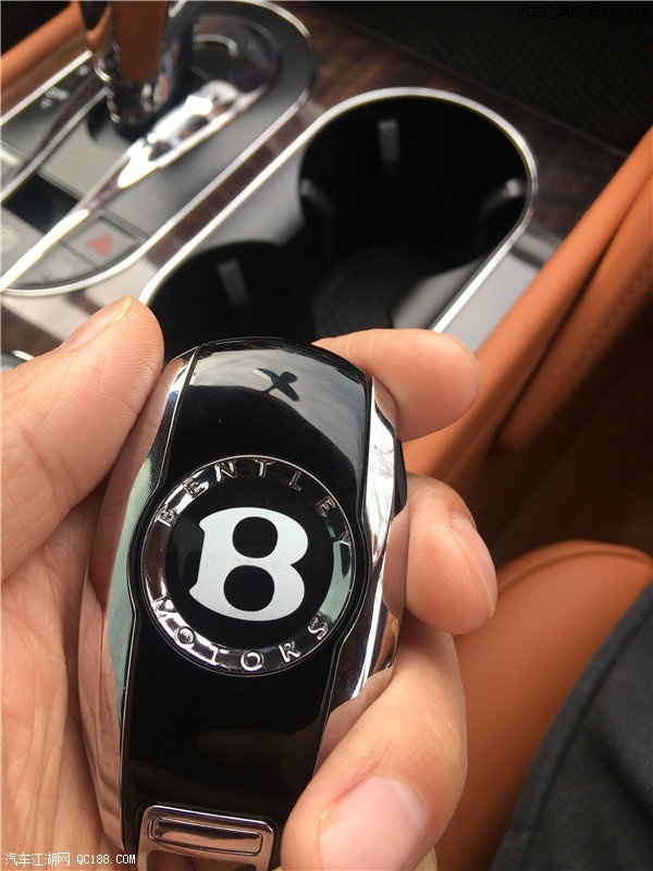 2018款宾利添越强大越野性能实测体验