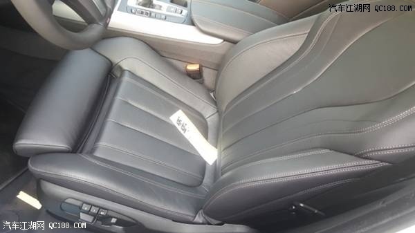 平行进口车18款宝马X5M运动版到店实拍